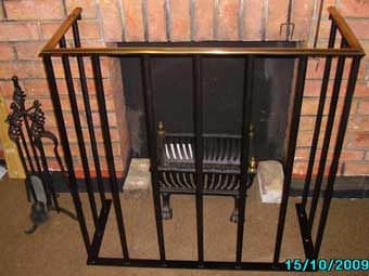 A fender guard in Burnished Steel with 3/4″ round uprights and a top bar in convex antiqued Brass. Solid Brass low fender - bobbin fender polished and lacquered